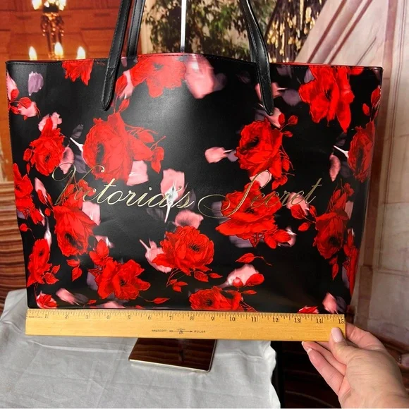 VICTORIAS SECRET ROSE TOILE FLORAL LIMITED EDITION TOTE 🌹🌹❤️❤️ - Picture 12 of 12